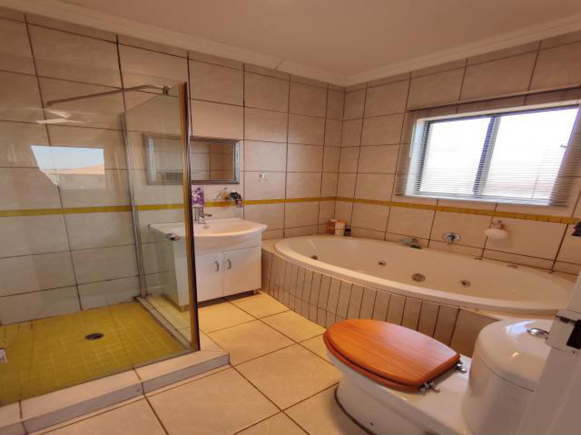 Bathroom 2 of property in Kungwini Country Estate