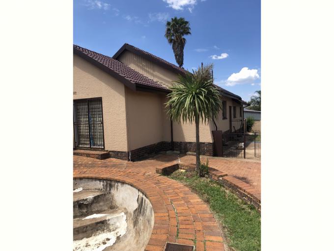 4 Bedroom House for Sale For Sale in Groblerpark - MR605610