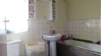 Bathroom 1 - 7 square meters of property in Castlehill