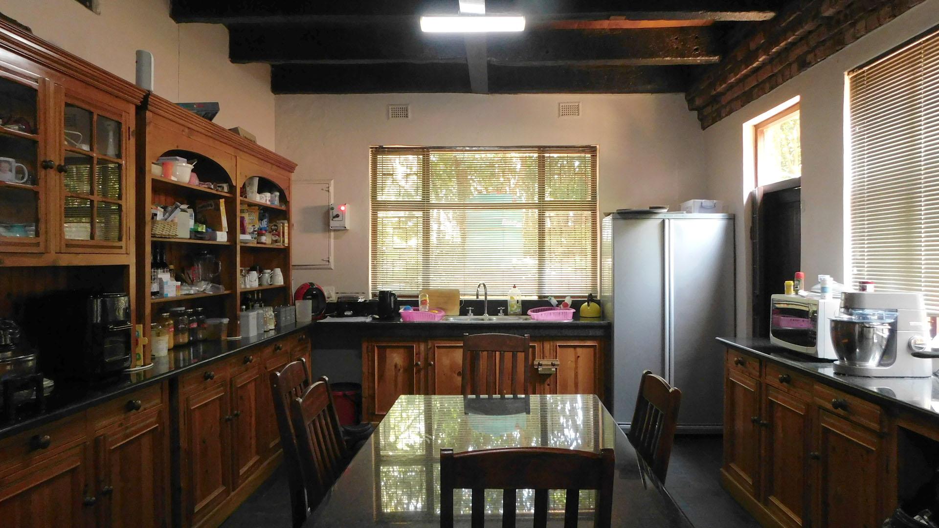 Kitchen - 31 square meters of property in Kingsburgh