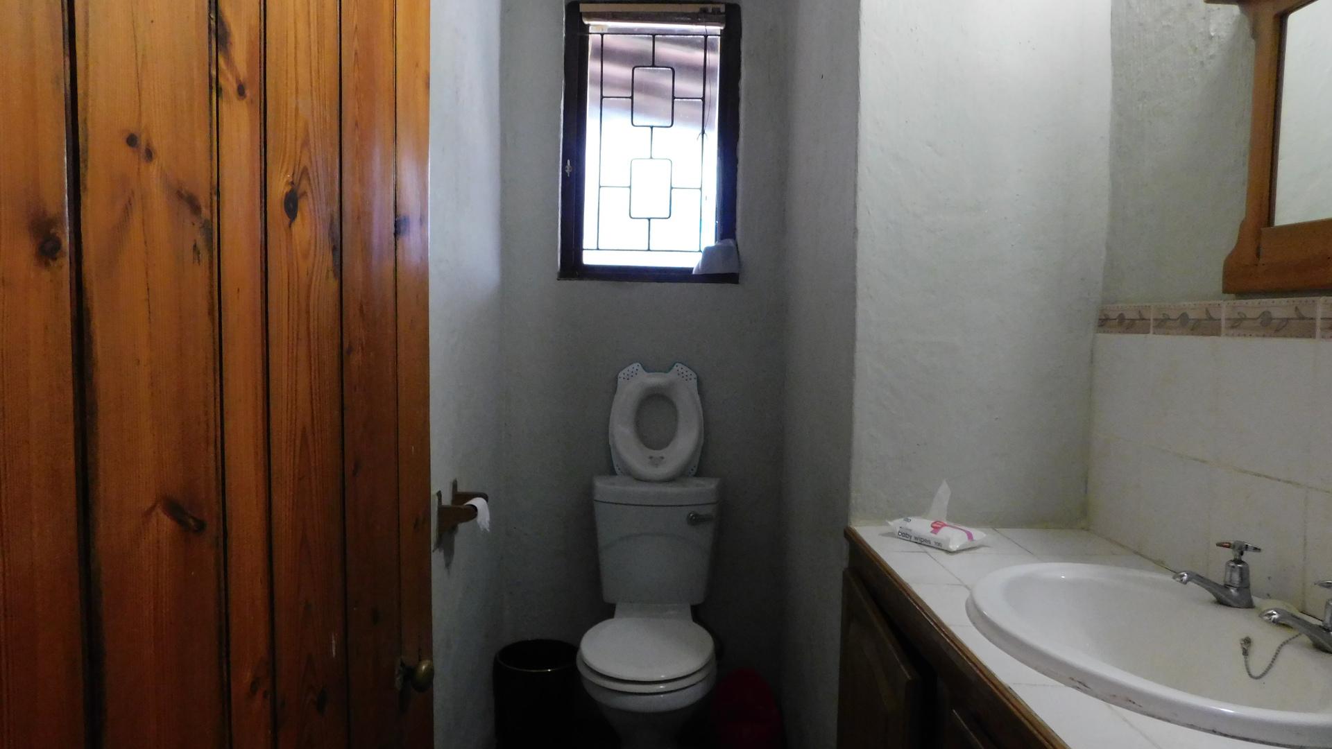 Guest Toilet - 3 square meters of property in Kingsburgh