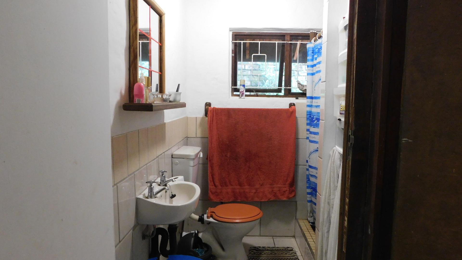 Staff Bathroom - 4 square meters of property in Kingsburgh