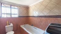 Main Bathroom - 7 square meters of property in Leachville