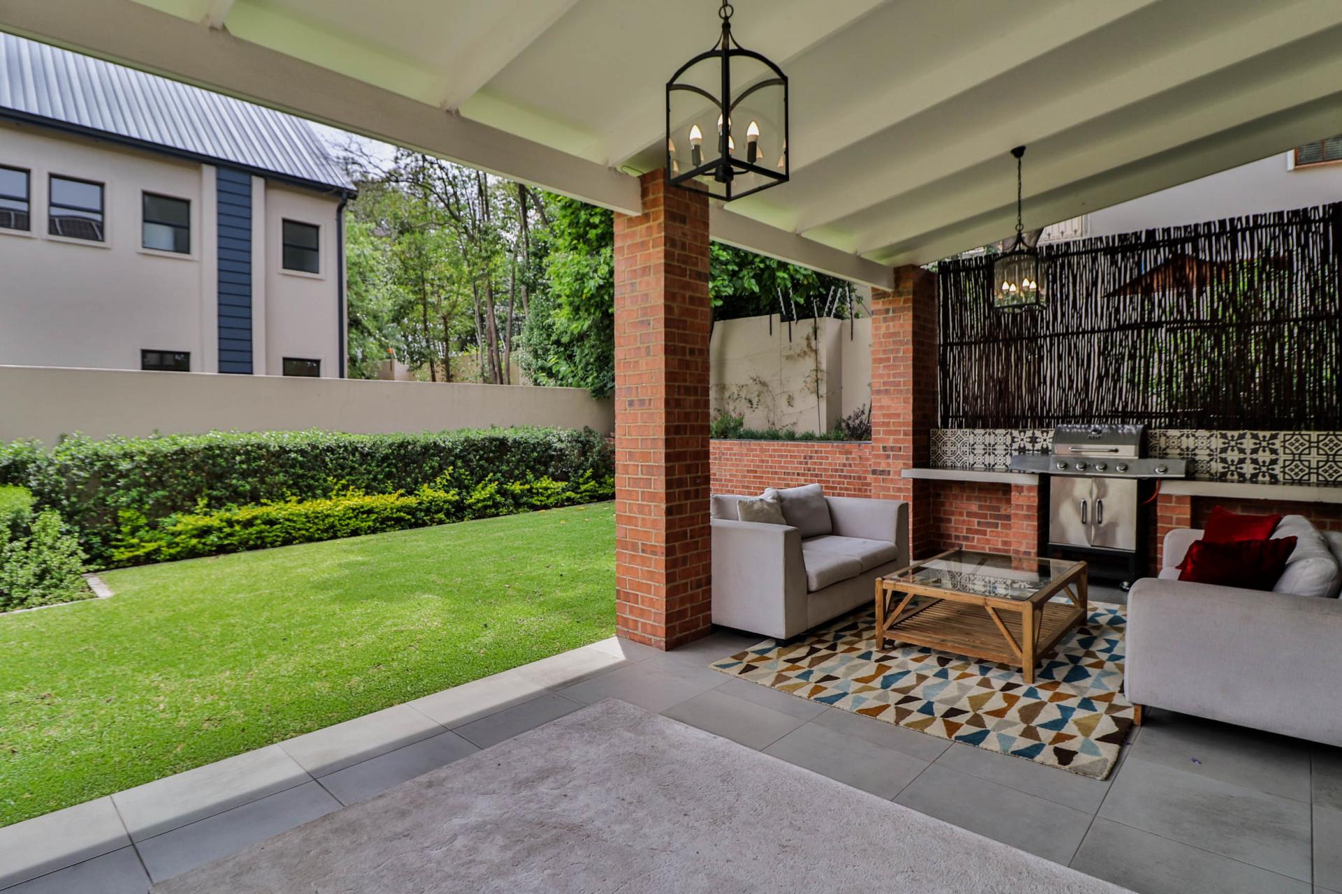 Patio - 34 square meters of property in Bryanston