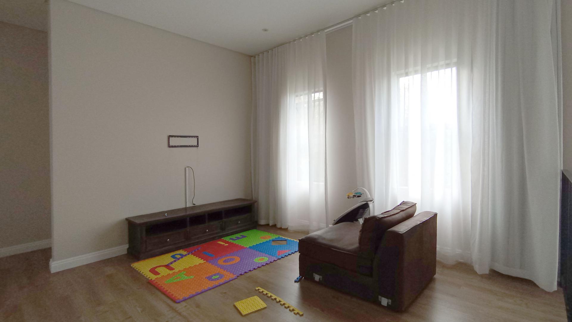 Lounges - 46 square meters of property in Bryanston