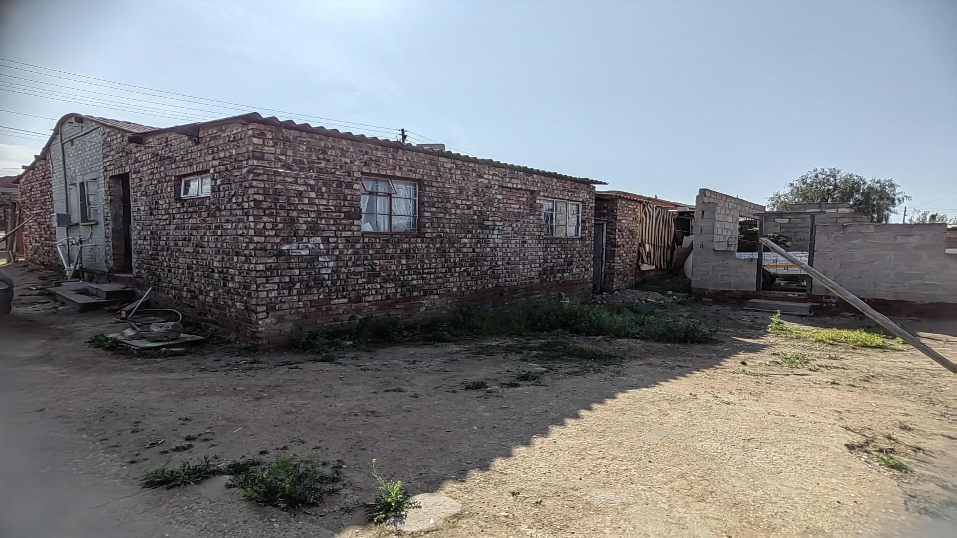 Backyard of property in Oudtshoorn