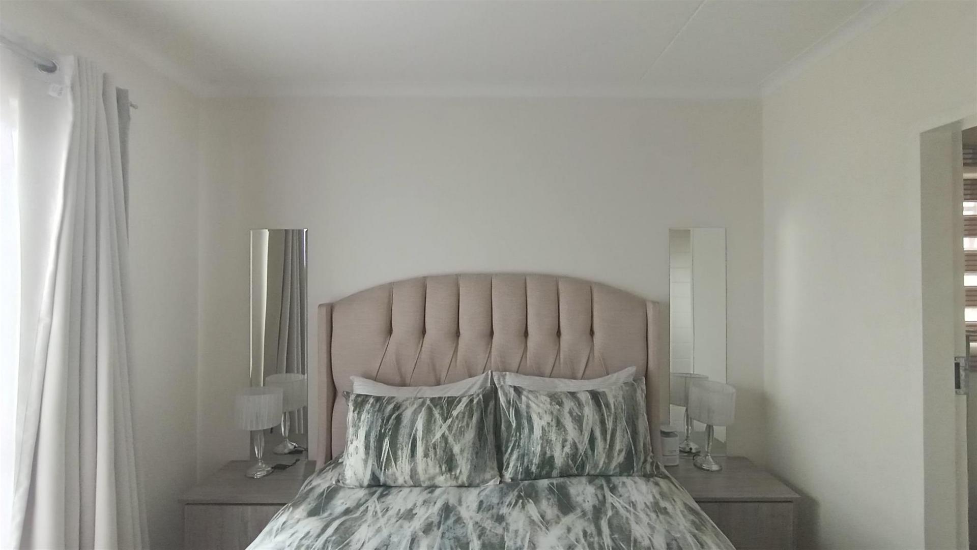 Main Bedroom - 14 square meters of property in Modderfontein