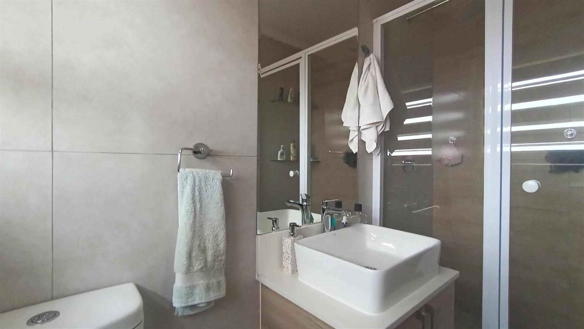 Main Bathroom - 5 square meters of property in Modderfontein