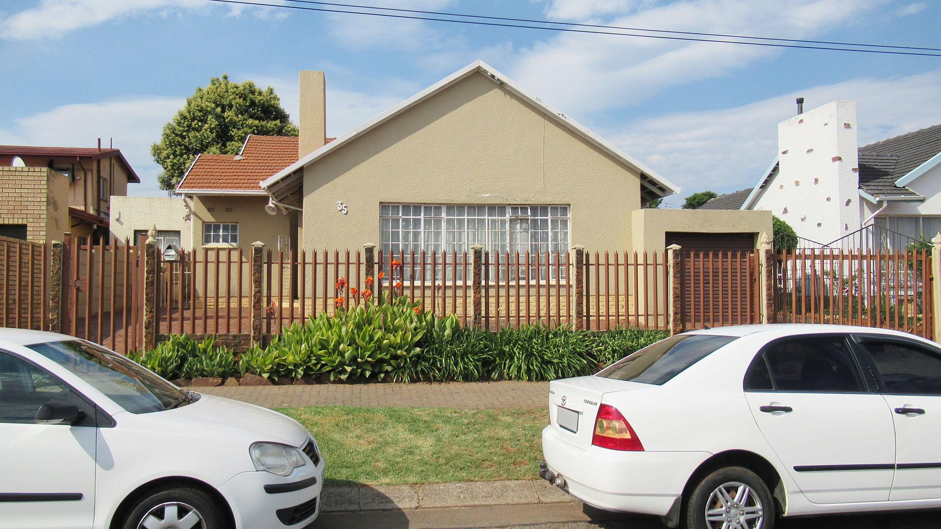 Front View of property in Bosmont