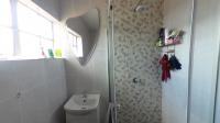 Bathroom 1 - 7 square meters of property in Bosmont