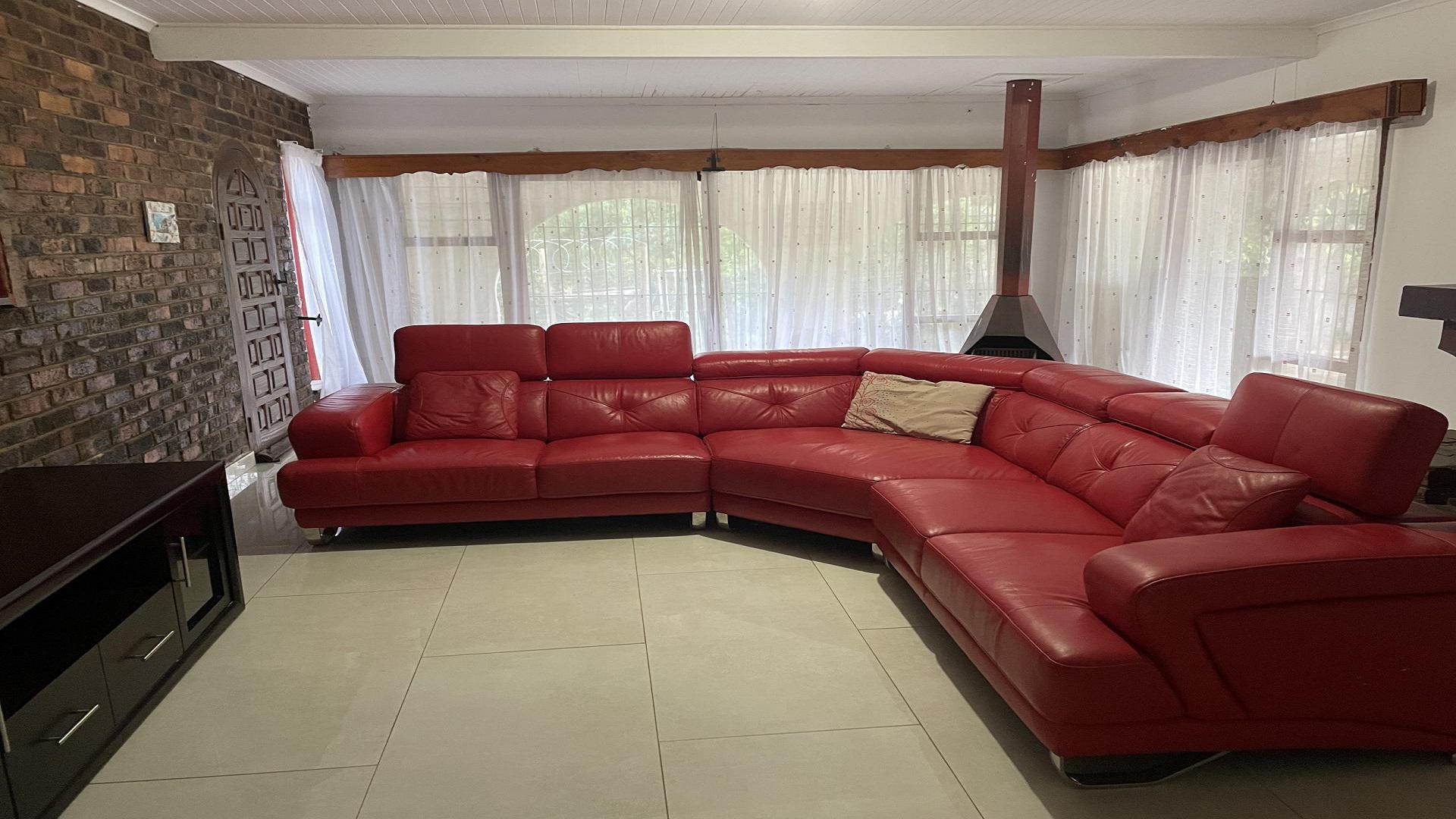 Lounges of property in Grahamstown