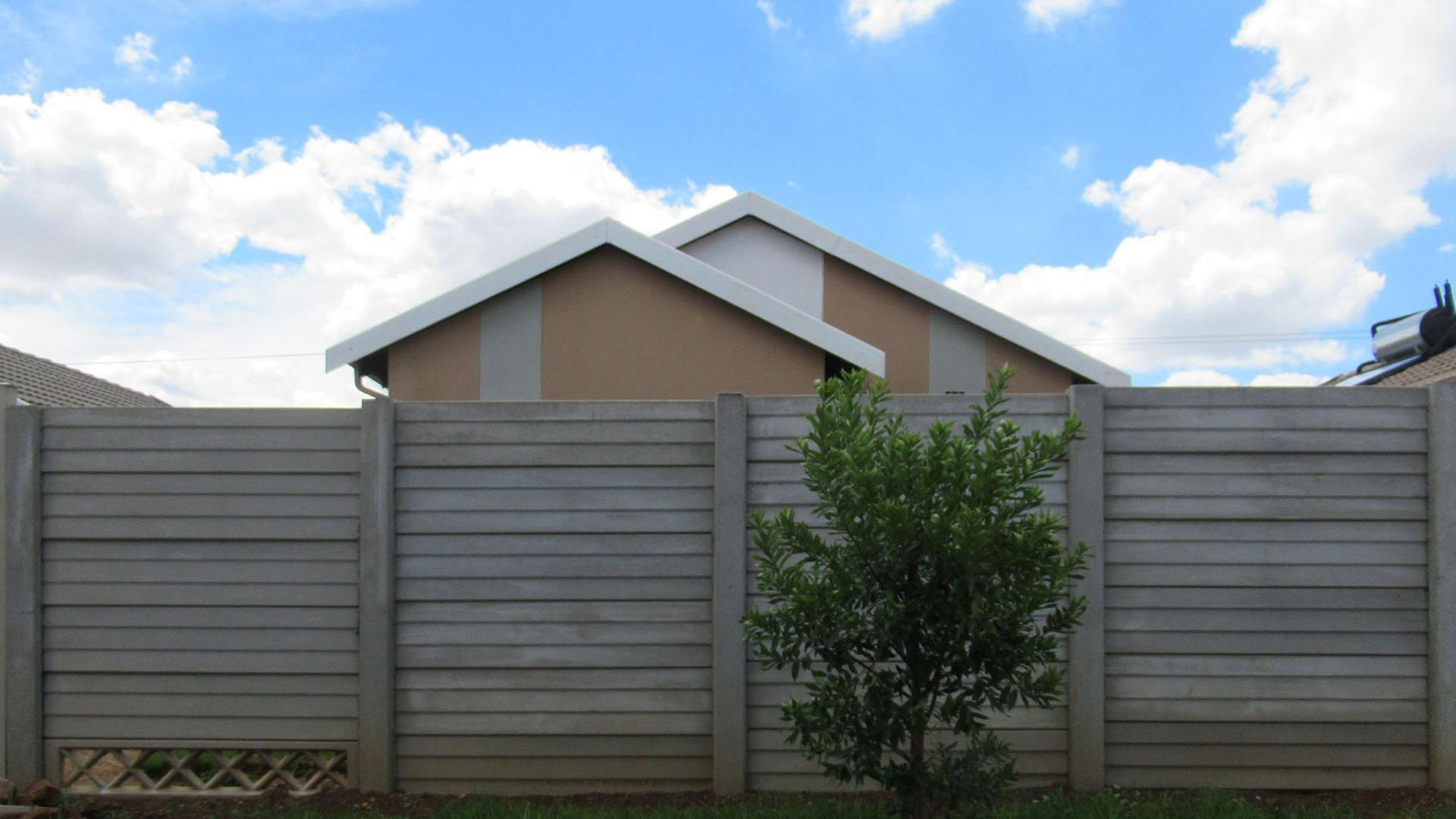 Front View of property in Palm Ridge