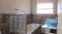 Bathroom 1 - 6 square meters of property in Florida