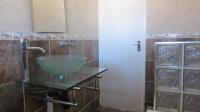 Bathroom 1 - 6 square meters of property in Florida