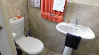 Main Bathroom - 3 square meters of property in Kloof 