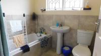 Bathroom 1 - 5 square meters of property in Kloof 