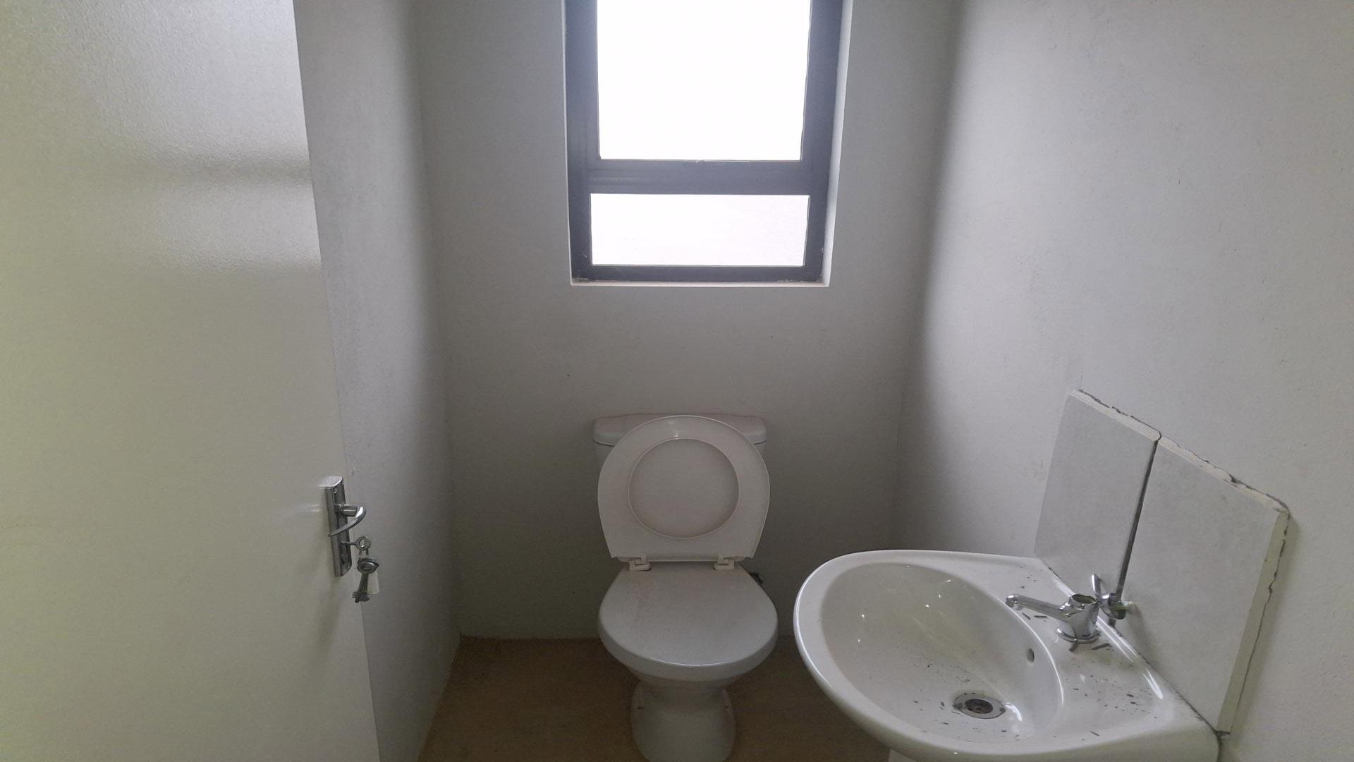 Bathroom 1 of property in Dawn Park