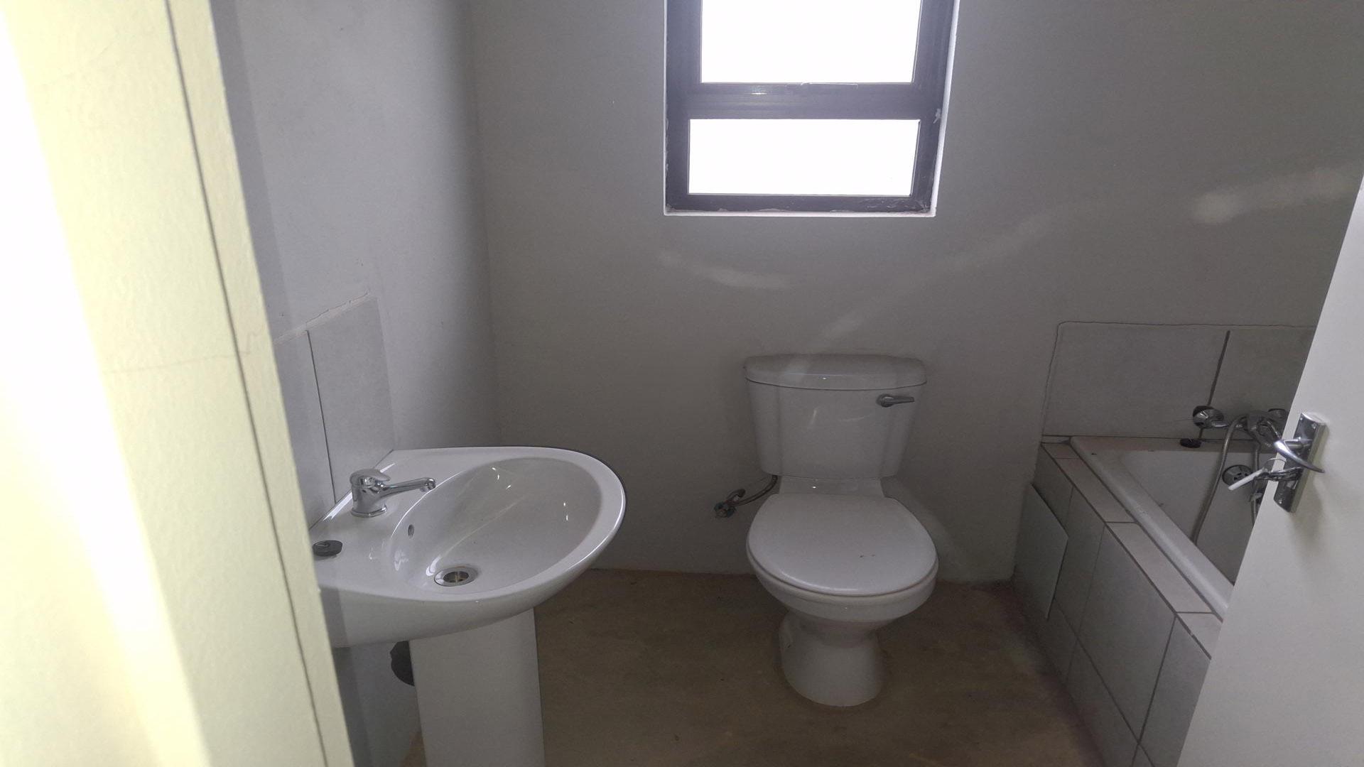 Bathroom 2 of property in Dawn Park