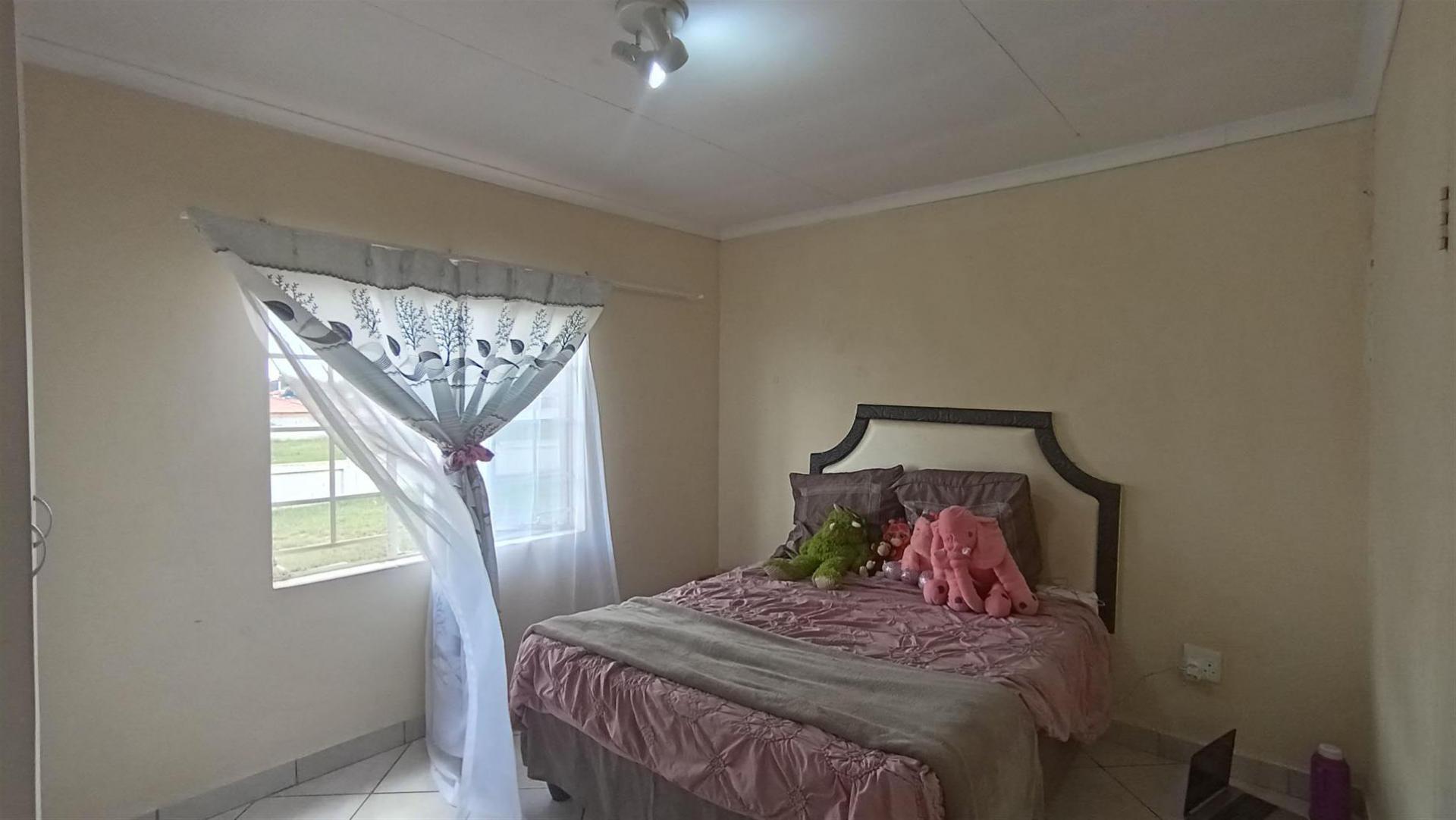 Main Bedroom - 15 square meters of property in Bergsig - Heidelberg