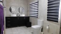 Main Bathroom - 11 square meters of property in Avoca