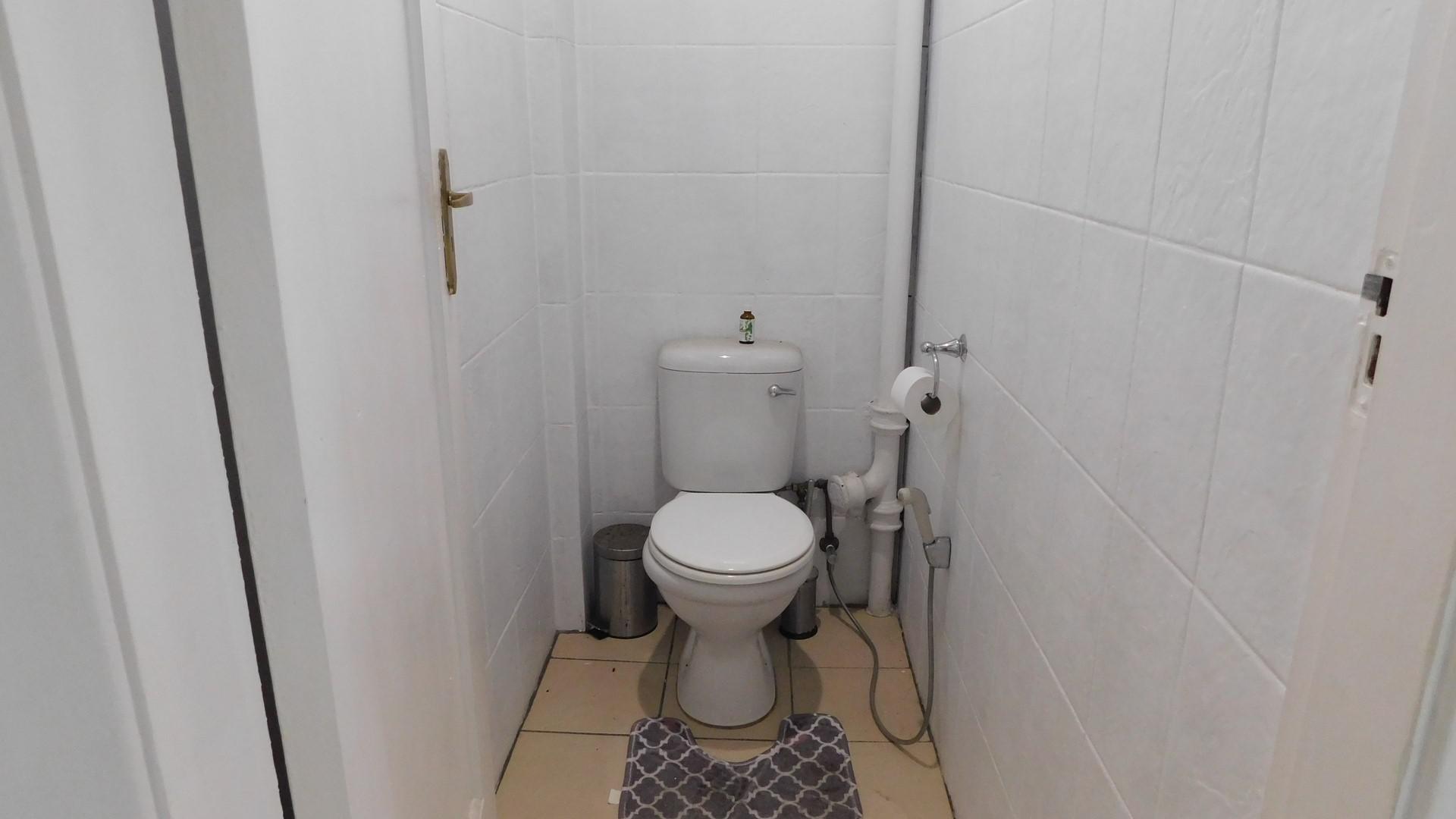 Bathroom 1 - 6 square meters of property in Bulwer (Dbn)