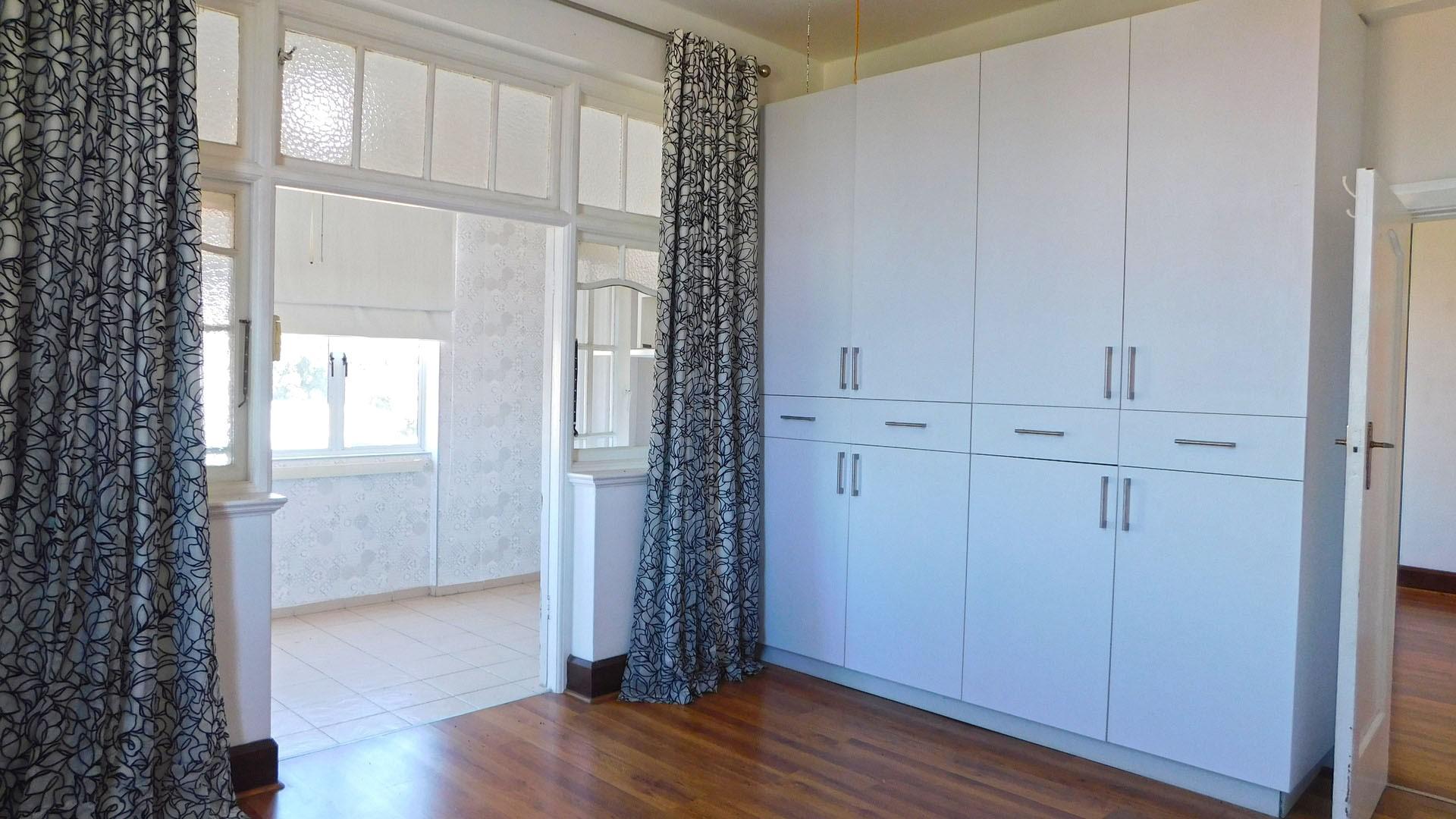 Main Bedroom - 19 square meters of property in Bulwer (Dbn)