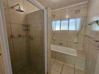 Bathroom 1 of property in Beacon Bay