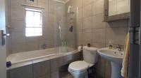 Bathroom 1 - 5 square meters of property in Heuweloord