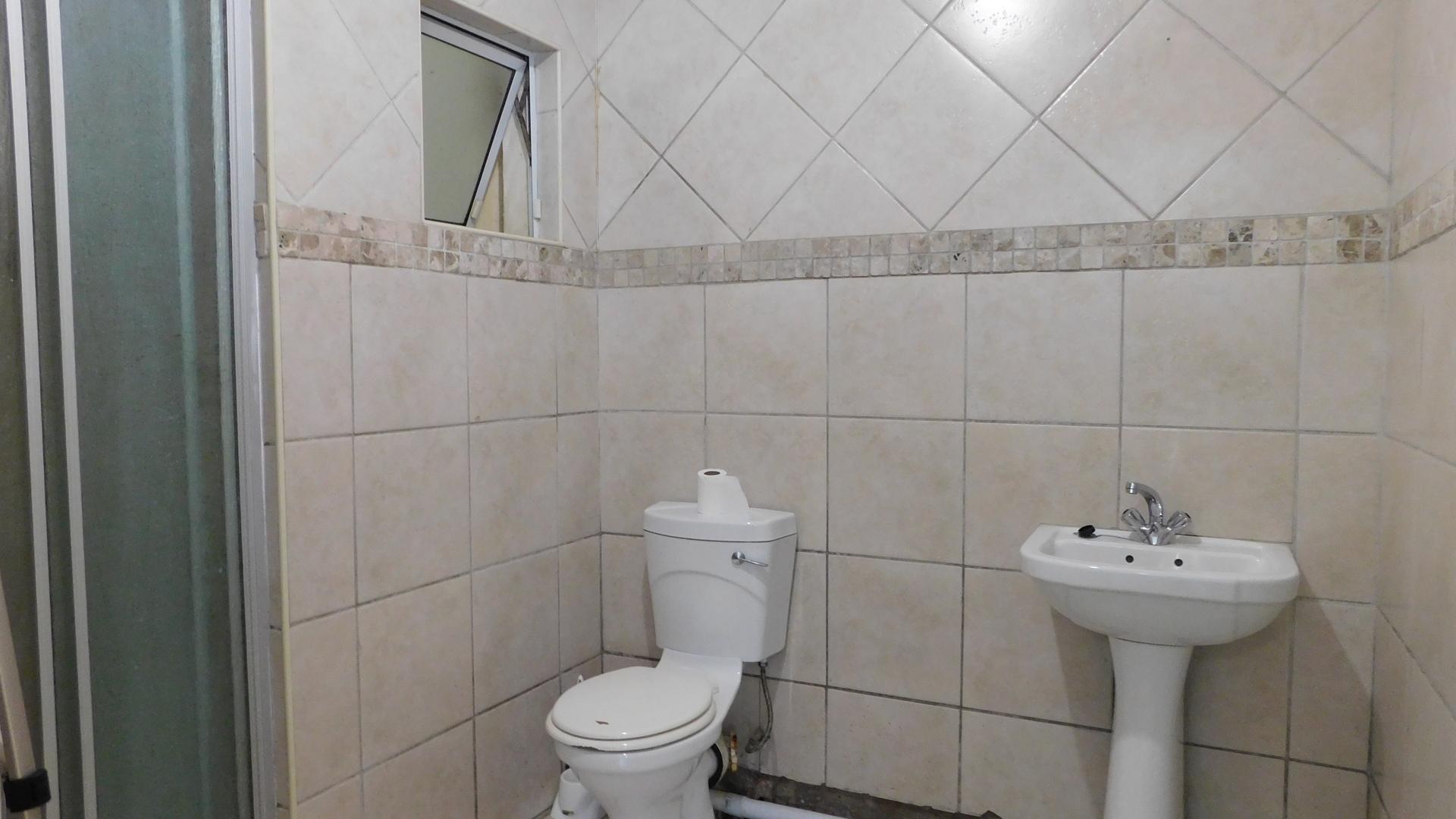 Bathroom 1 - 6 square meters of property in Tongaat