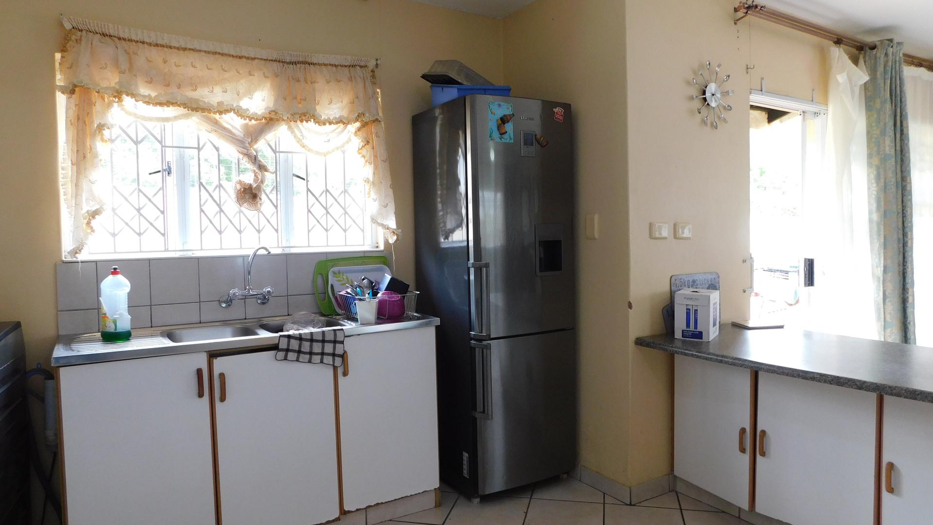 Kitchen - 14 square meters of property in Tongaat