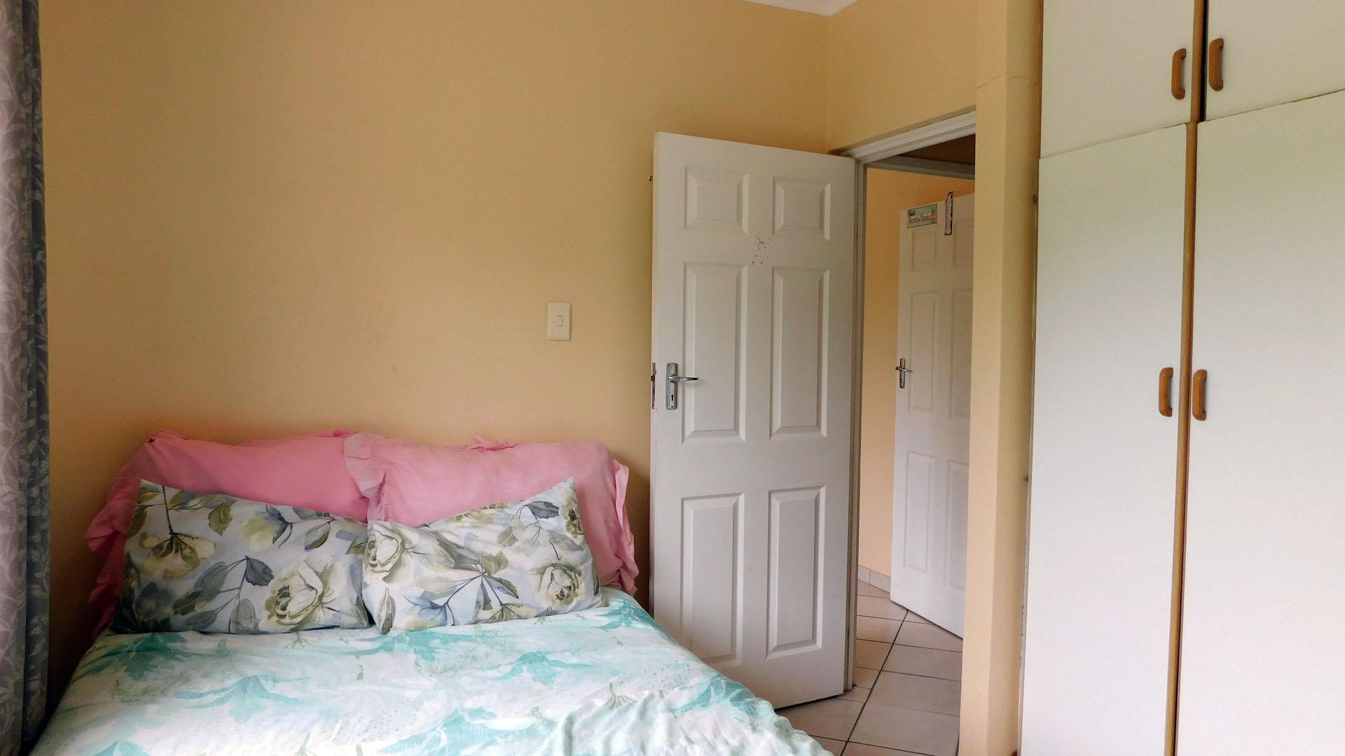Bed Room 1 - 12 square meters of property in Tongaat