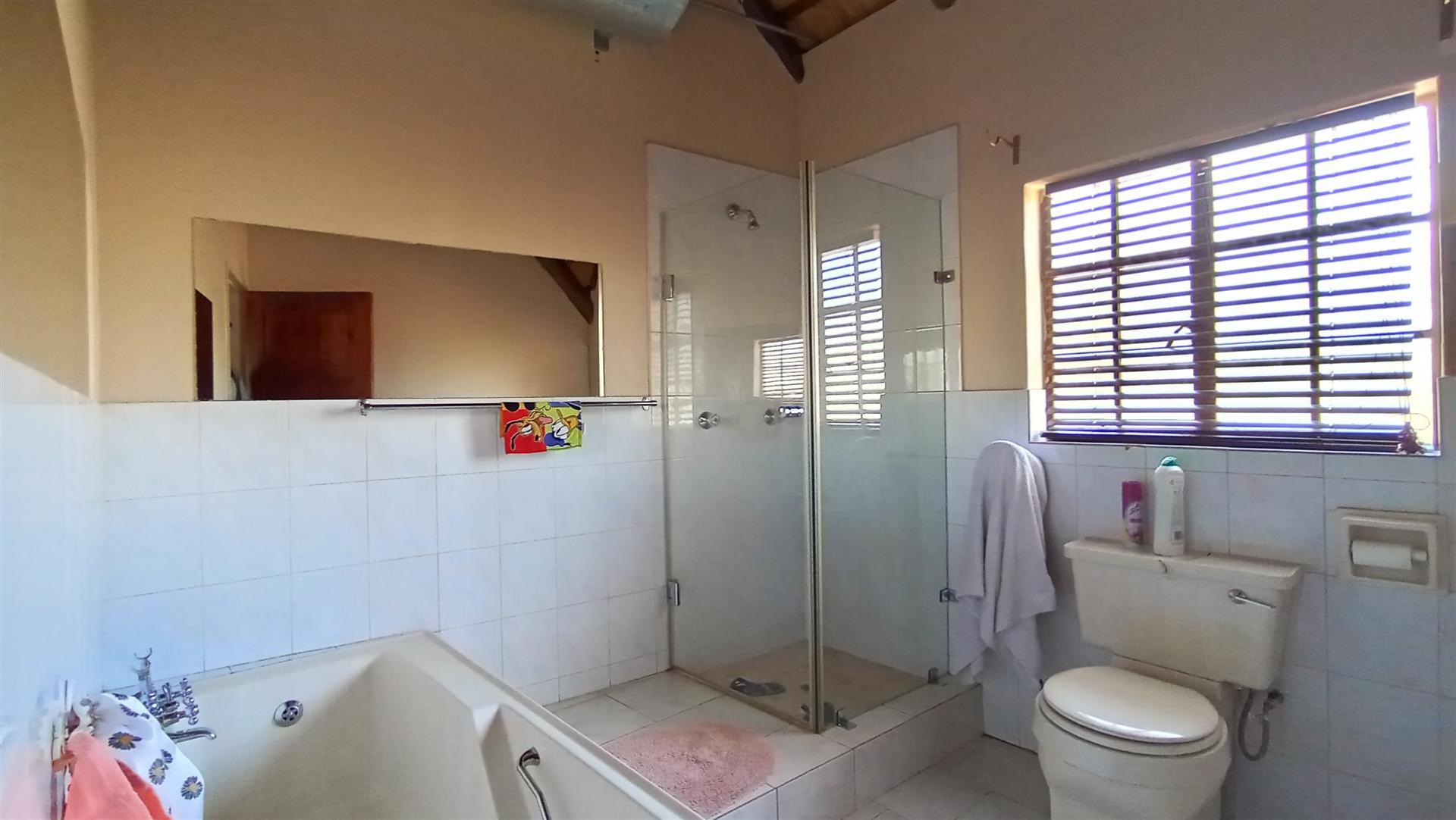 Bathroom 1 - 10 square meters of property in Amandasig