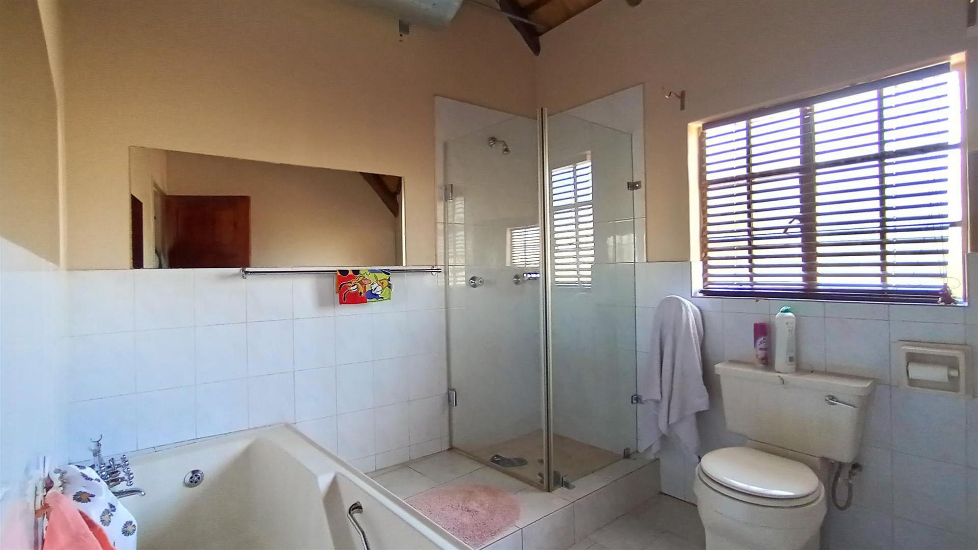 Bathroom 1 - 10 square meters of property in Amandasig