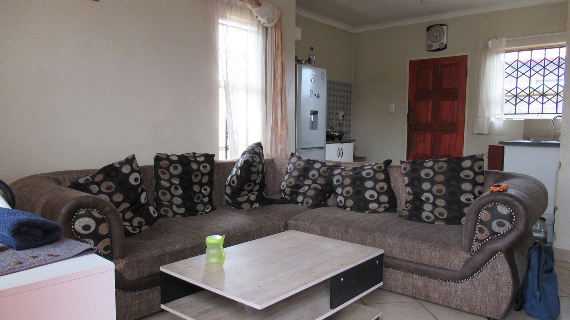 Lounges - 15 square meters of property in Lehae