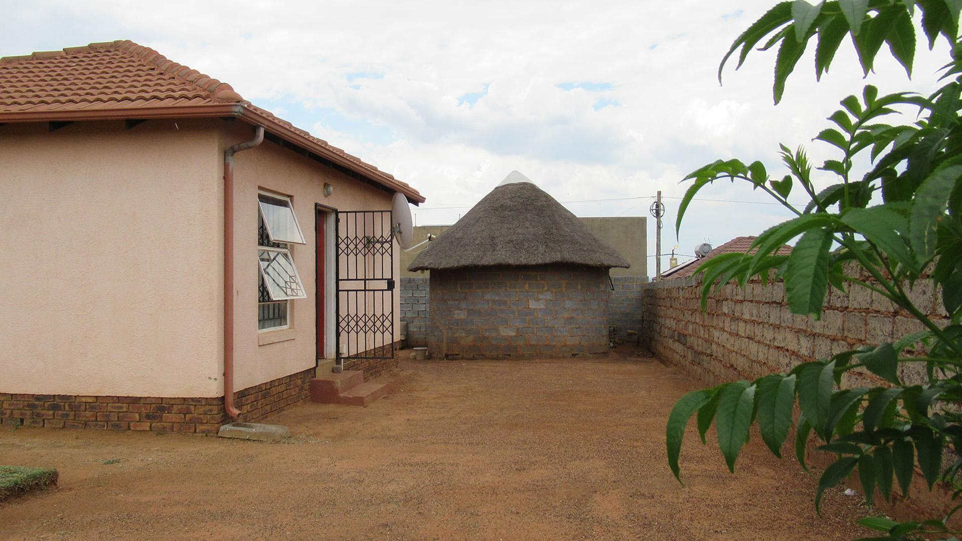 Front View of property in Lehae