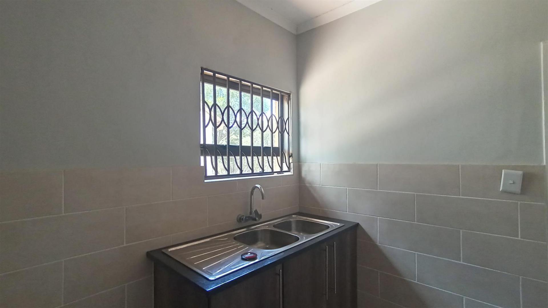 Scullery - 10 square meters of property in Daleside