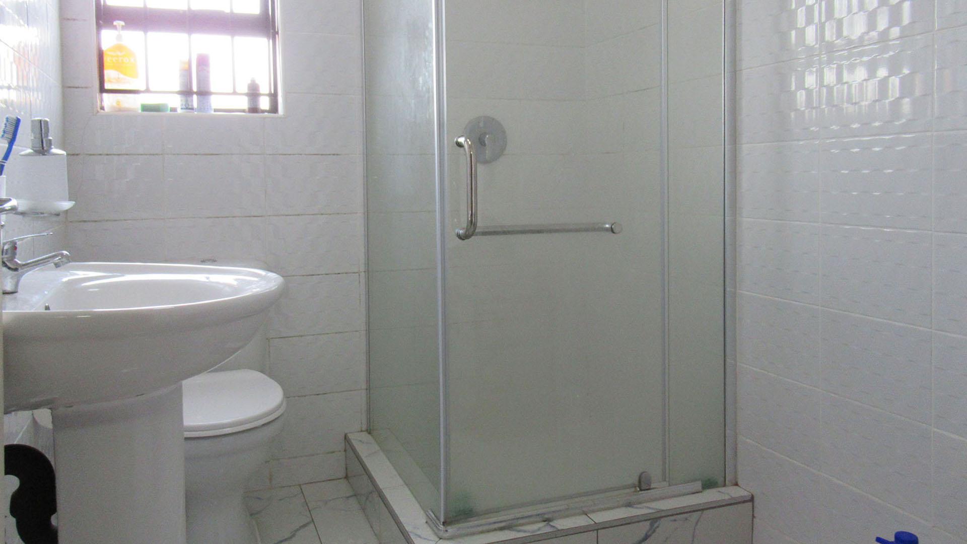 Main Bathroom of property in Westonaria