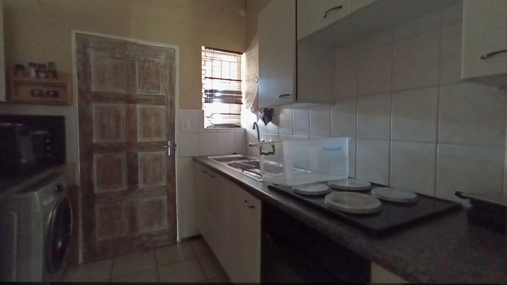 Kitchen - 10 square meters of property in Wilgeheuwel 