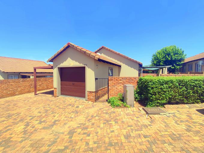 2 Bedroom Simplex for Sale For Sale in Rooihuiskraal North - MR607386
