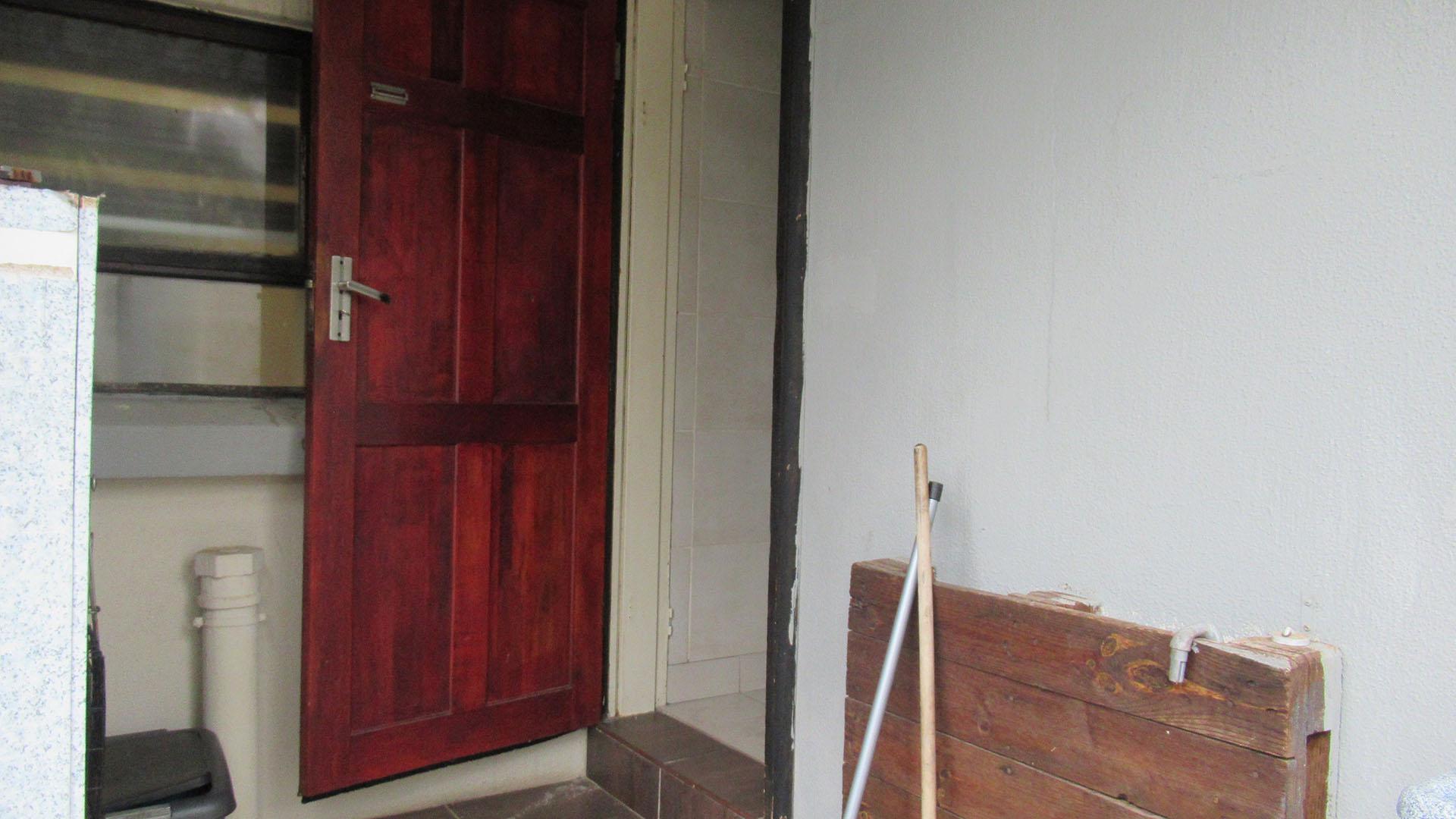 Patio - 32 square meters of property in Helderkruin