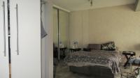 Main Bedroom - 19 square meters of property in Helderkruin