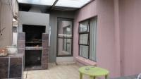 Patio - 32 square meters of property in Helderkruin