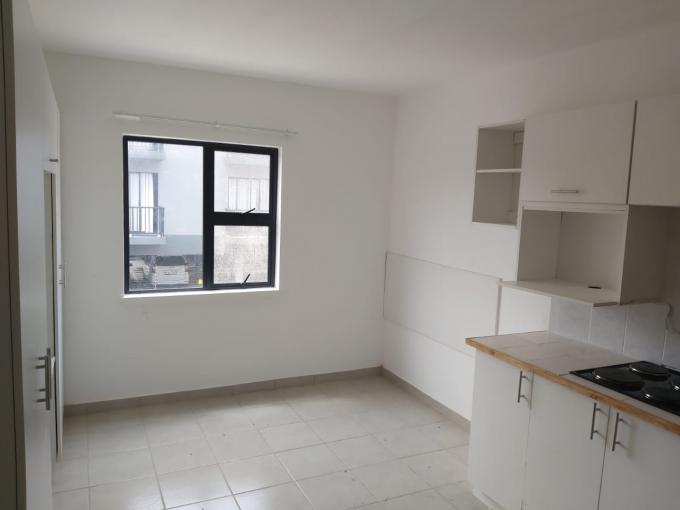 1 Bedroom Apartment to Rent in Athlone Park Property to re