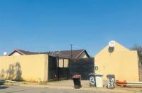 Front View of property in Reuven