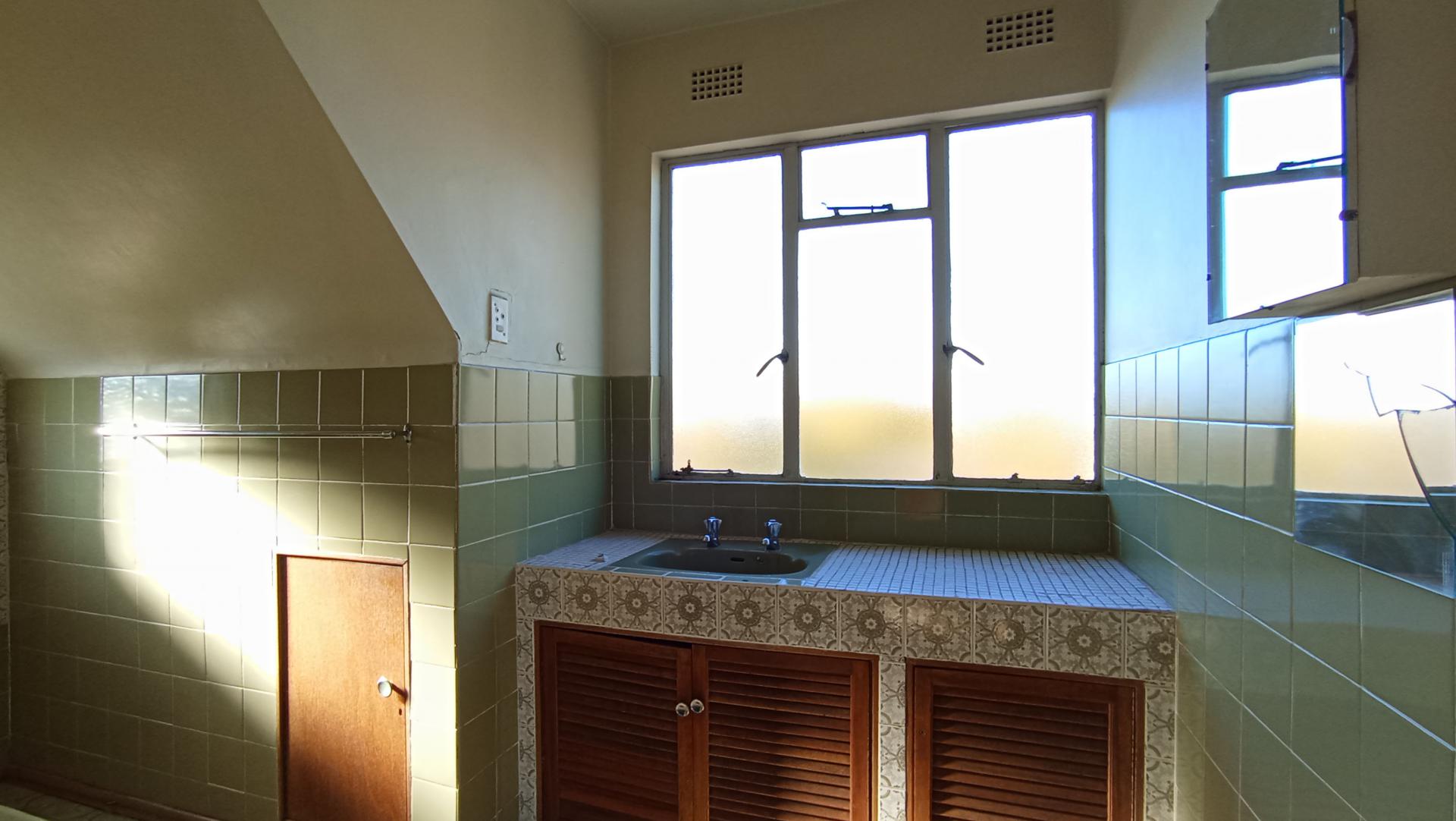 Main Bathroom - 9 square meters of property in Kensington - JHB