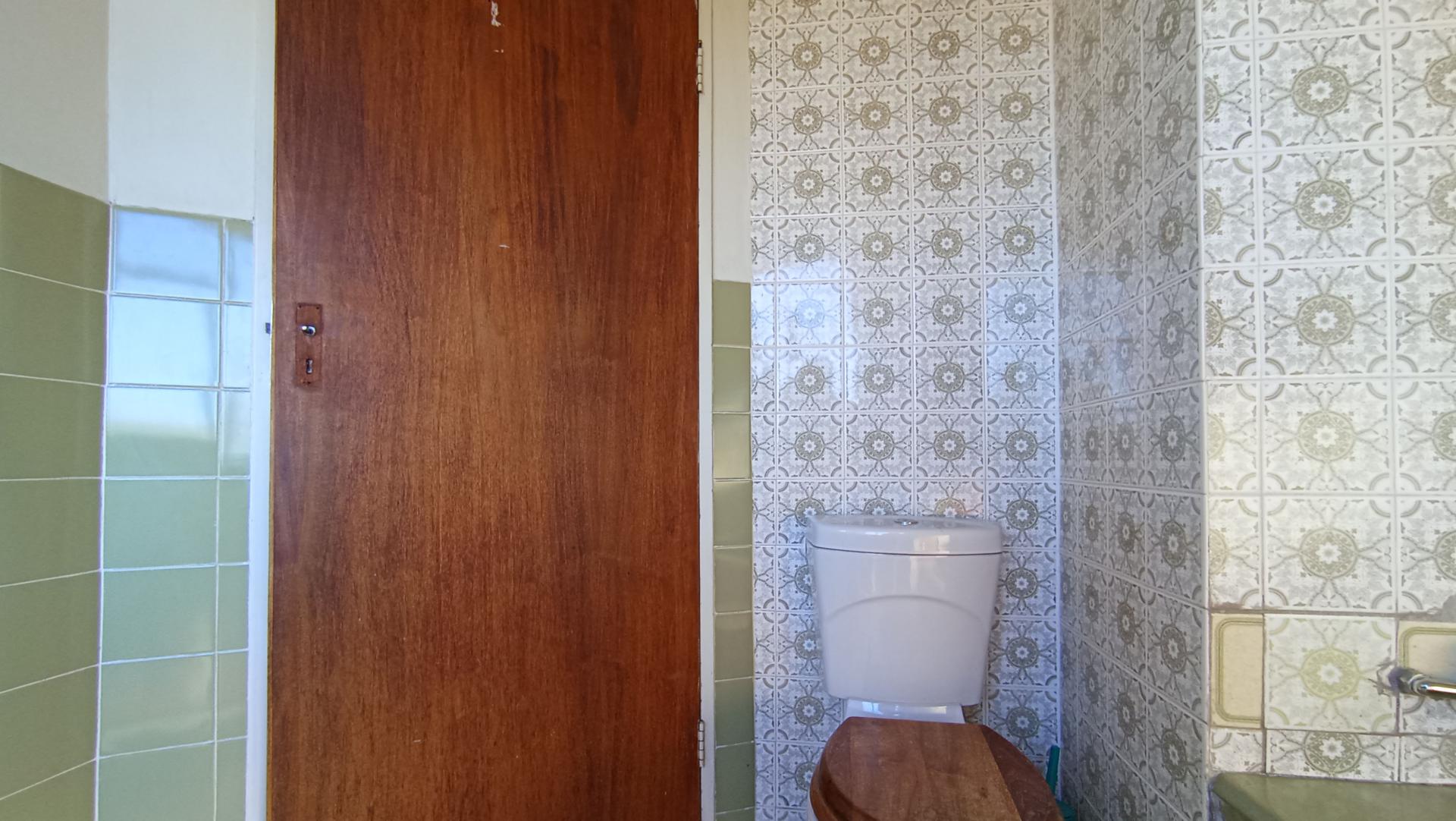 Main Bathroom - 9 square meters of property in Kensington - JHB