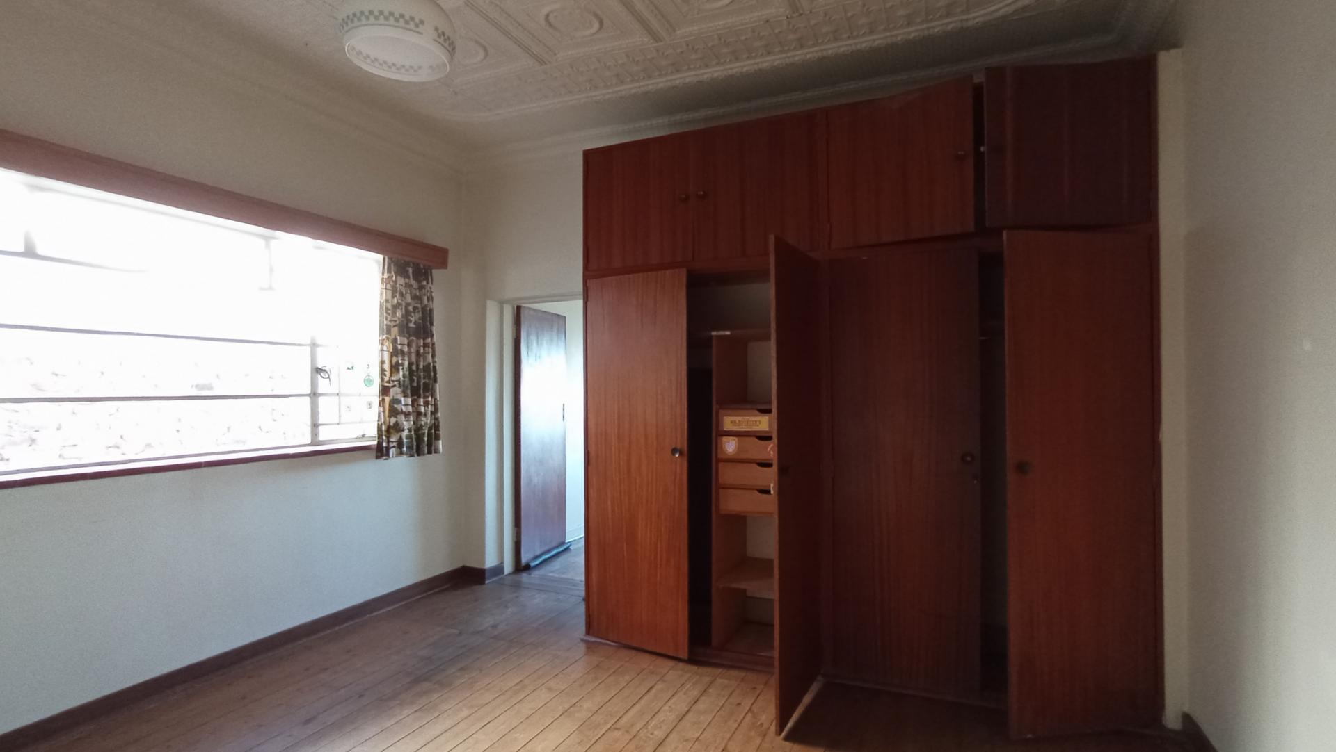 Bed Room 1 - 15 square meters of property in Kensington - JHB
