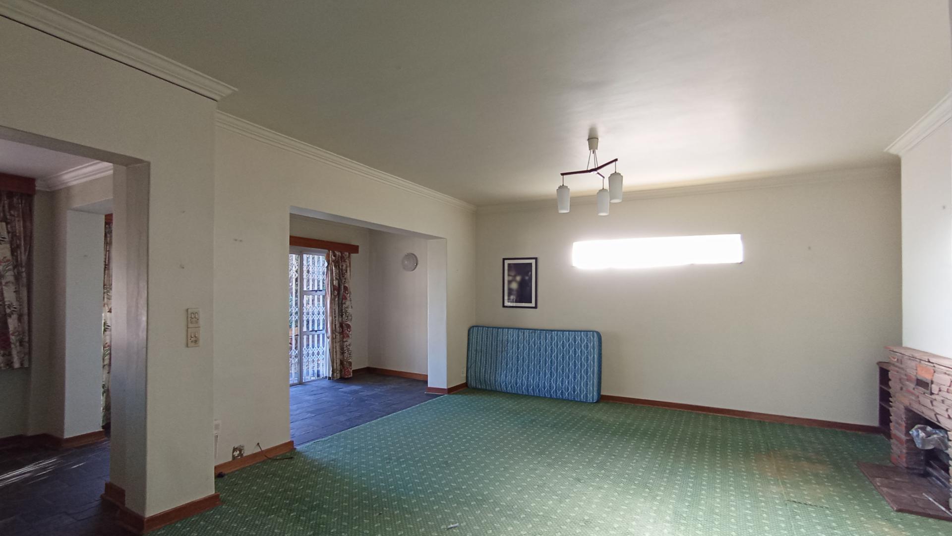 Lounges - 26 square meters of property in Kensington - JHB