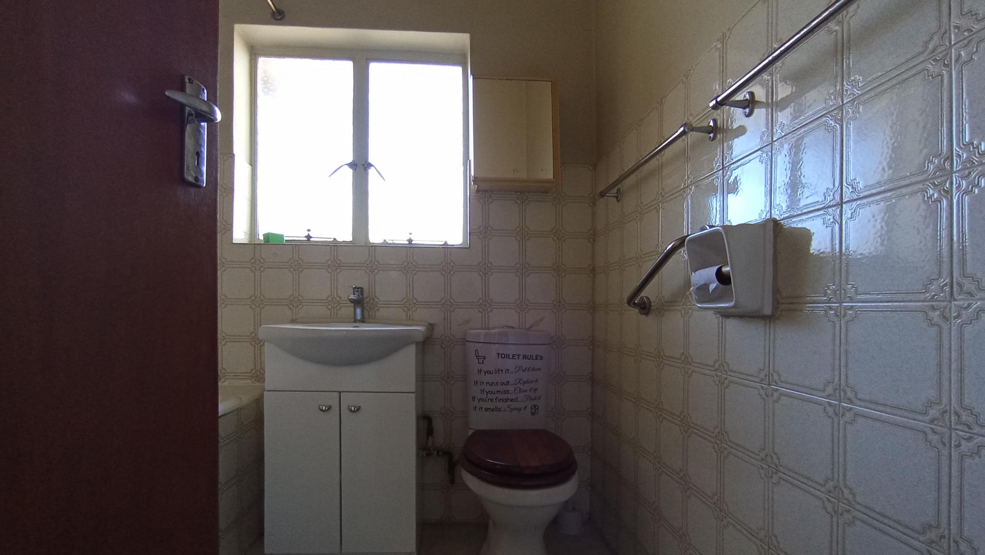 Bathroom 1 - 5 square meters of property in Kensington - JHB