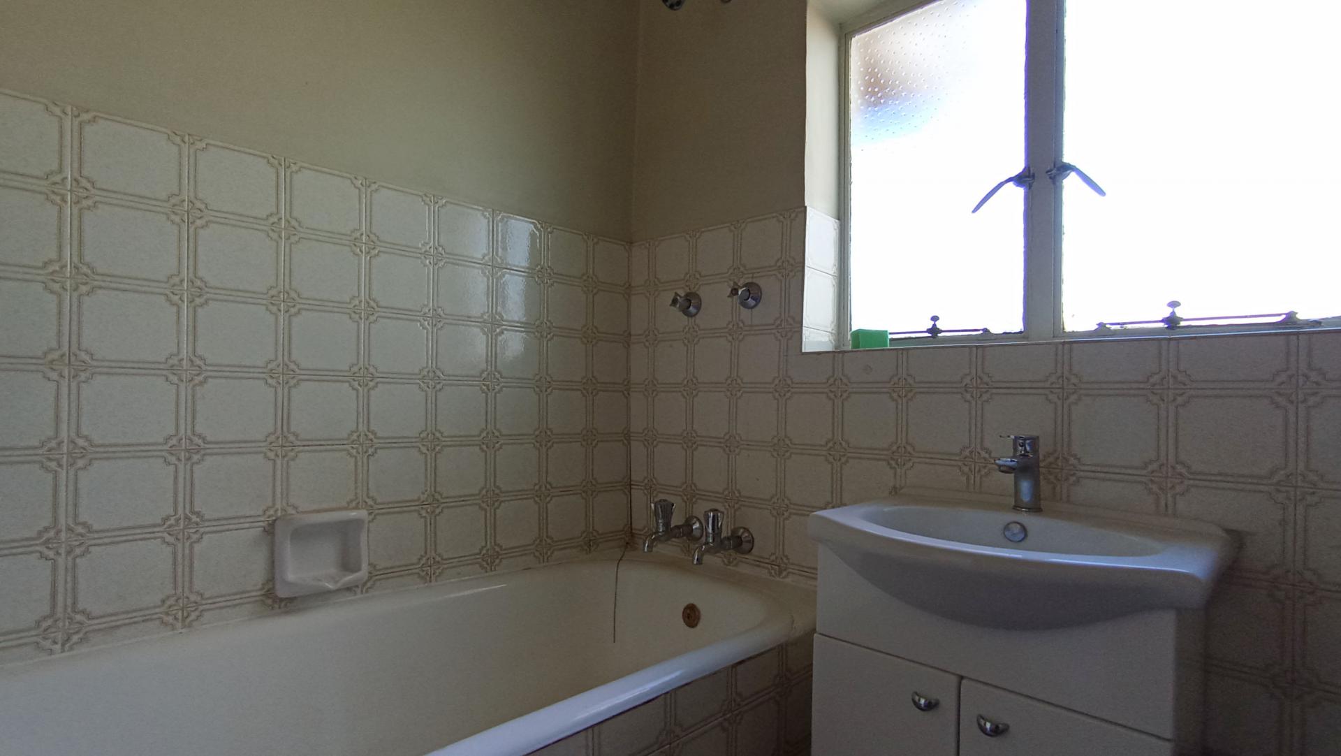 Bathroom 1 - 5 square meters of property in Kensington - JHB